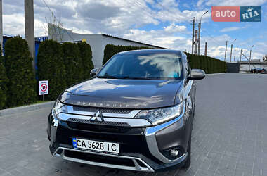 Mitsubishi Outlander  2020