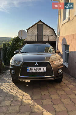 Mitsubishi Outlander  2011