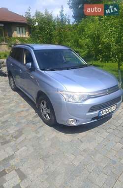 Mitsubishi Outlander  2014