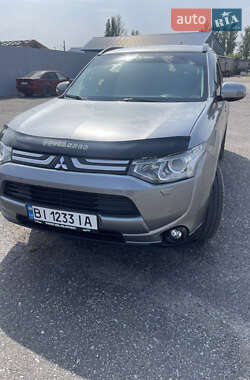 Mitsubishi Outlander  2012