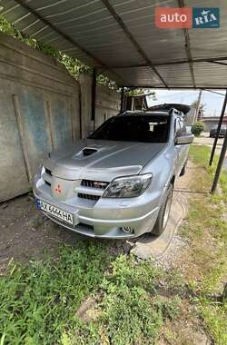 Mitsubishi Outlander  2004