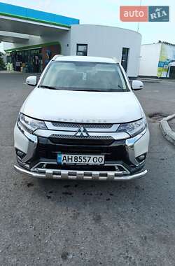 Mitsubishi Outlander  2021