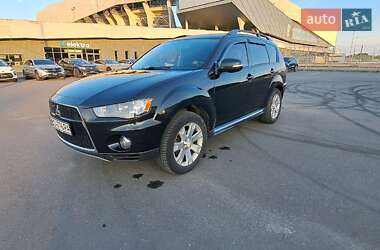 Mitsubishi Outlander  2012