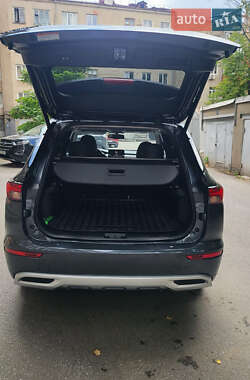 Mitsubishi Outlander  2024