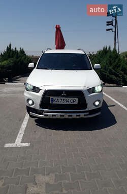 Mitsubishi Outlander  2010