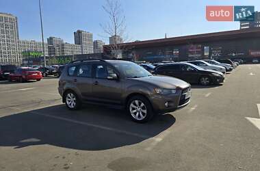 Mitsubishi Outlander  2012