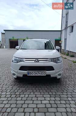 Mitsubishi Outlander  2014