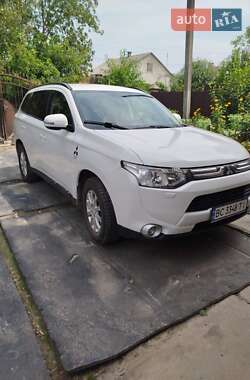 Mitsubishi Outlander  2012