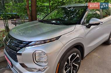 Mitsubishi Outlander  2024