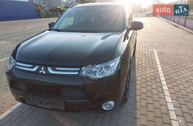 Mitsubishi Outlander  2012