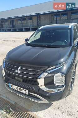 Mitsubishi Outlander  2024