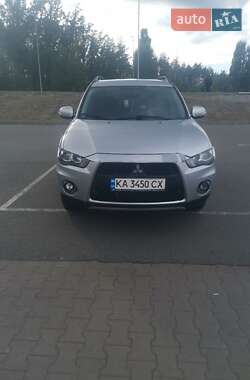 Mitsubishi Outlander  2012