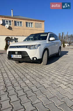 Mitsubishi Outlander  2012