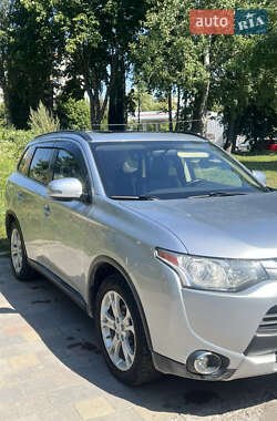 Mitsubishi Outlander  2015