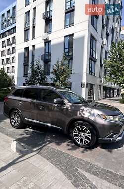 Mitsubishi Outlander  2015