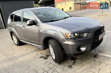 Mitsubishi Outlander  2012