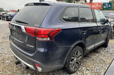 Mitsubishi Outlander  2016