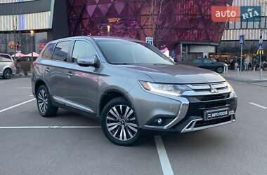 Mitsubishi Outlander  2019