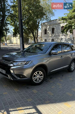 Mitsubishi Outlander  2019