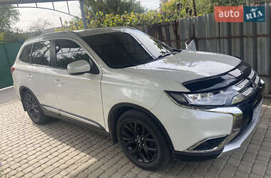 Mitsubishi Outlander  2016