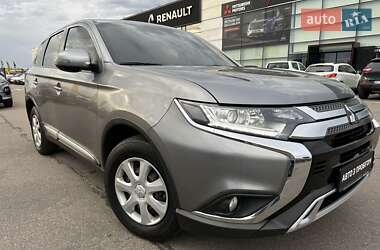 Mitsubishi Outlander  2021