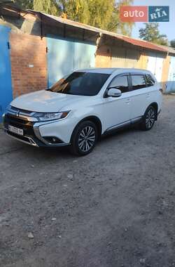 Mitsubishi Outlander  2019