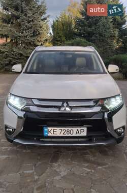 Mitsubishi Outlander  2016