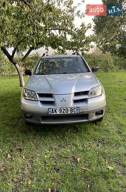Mitsubishi Outlander  2005