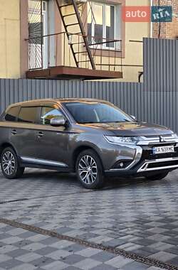 Mitsubishi Outlander  2015