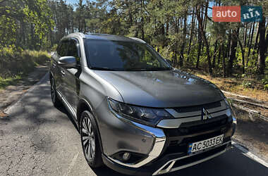 Mitsubishi Outlander  2020