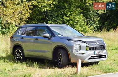 Mitsubishi Outlander  2023