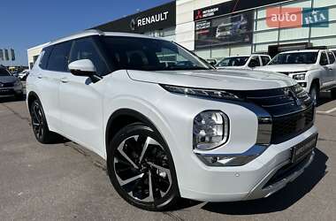 Mitsubishi Outlander  2024
