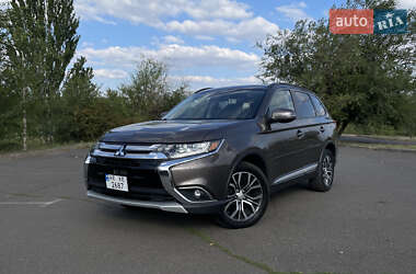 Mitsubishi Outlander  2015