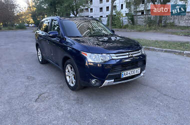 Mitsubishi Outlander  2014
