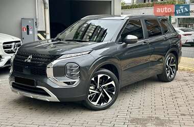 Mitsubishi Outlander  2024