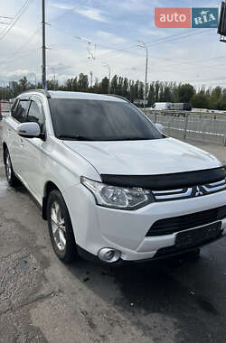 Mitsubishi Outlander  2013
