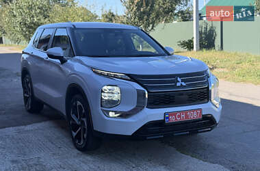 Mitsubishi Outlander  2023