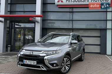 Mitsubishi Outlander  2021