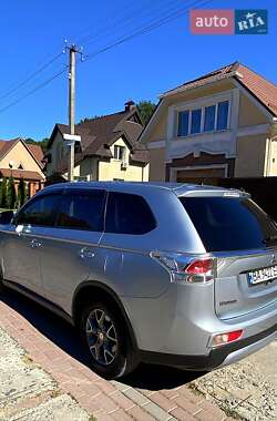 Mitsubishi Outlander  2015