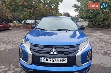 Mitsubishi Outlander  2020