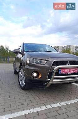 Mitsubishi Outlander  2011