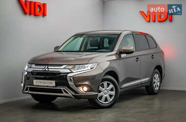 Mitsubishi Outlander  2021