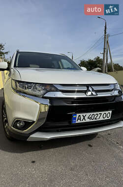 Mitsubishi Outlander  2016