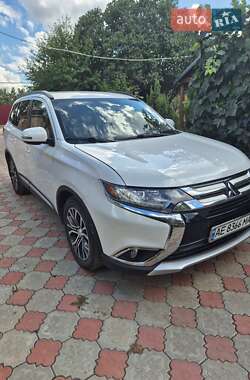 Mitsubishi Outlander  2015