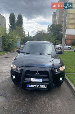 Mitsubishi Outlander  2012