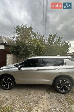 Mitsubishi Outlander  2021