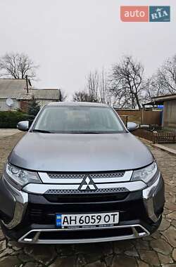 Mitsubishi Outlander  2021