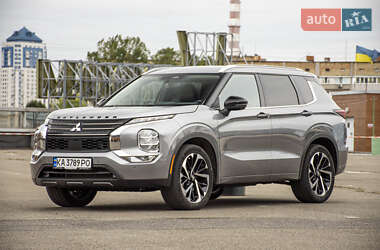 Mitsubishi Outlander  2021