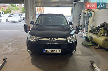 Mitsubishi Outlander  2012