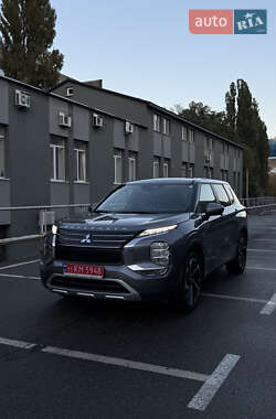 Mitsubishi Outlander  2022